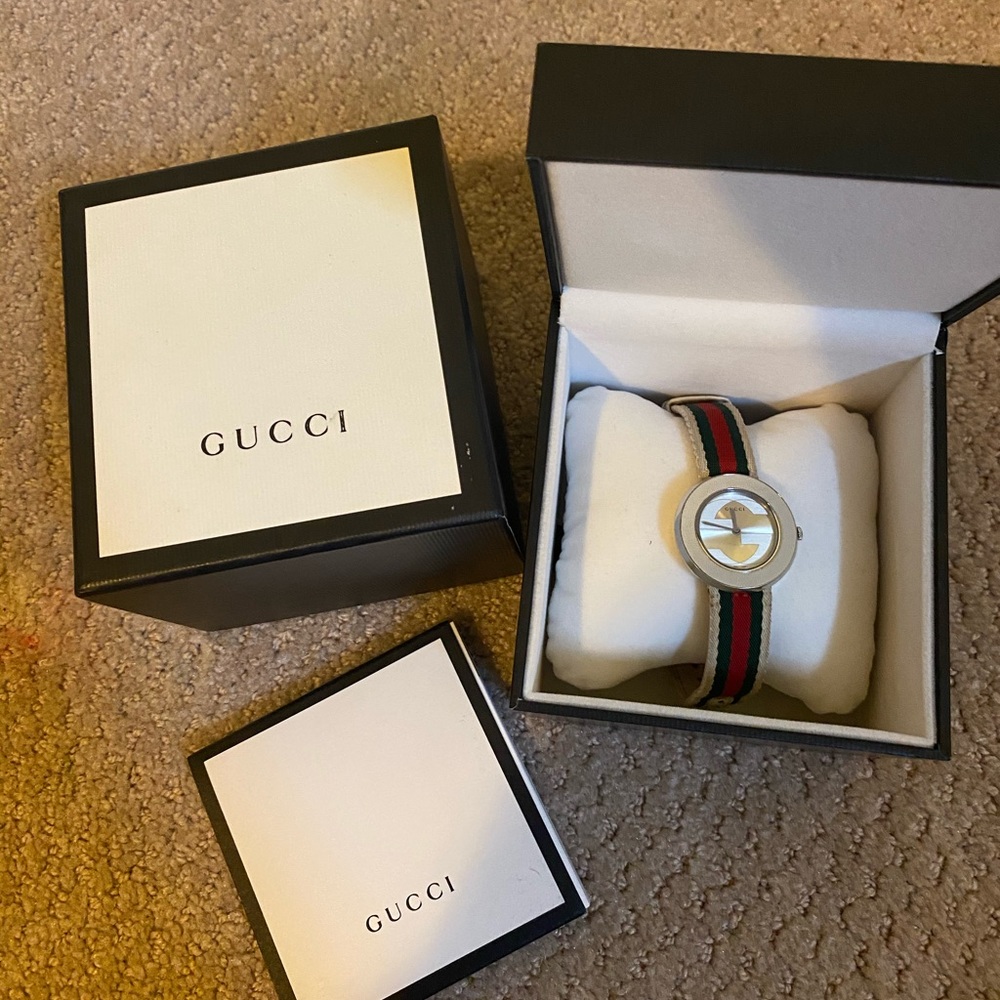 ⌚️🔥Gucci U-play interchangeable women’s watch.